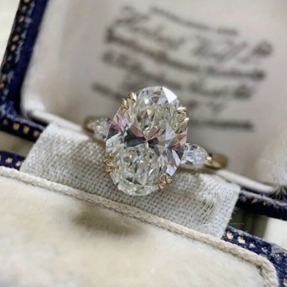 💎 New Stunning & sparkling oval cubic zirconia ring 💎 - Picture 5 of 6